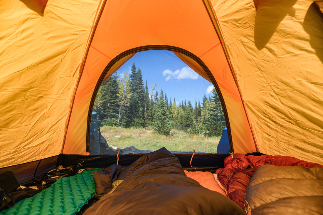 Les-équipements-essentiels-pour-une-balade-en-montagne-préparez-vous-pour-une-aventure-réussie Esprit Baroudeur